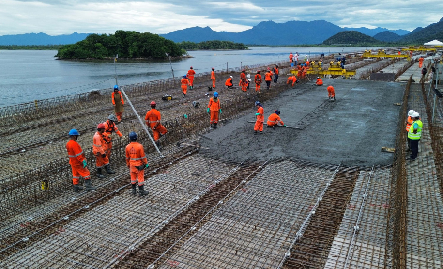 concretagem_do_2o_vao_do_trecho_pre-moldado_-_foto_gediel_mendes_consorcio_supervisor_ponte_de_guaratuba_2
