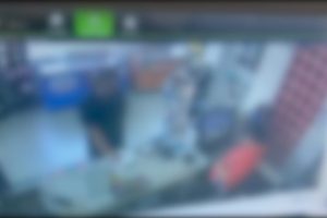 Homem se identifica como profissional do CREA