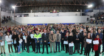 TJ, Estado e Prefeitura de Castro entregam mais de 400 títulos de propriedade a famílias