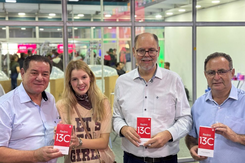 Paraná recebe 12 mil smartphones para iniciar projeto de inovação em escolas públicas Boca no Trombone Paraná recebe 12 mil smartphones para iniciar projeto de inovação em escolas públicas