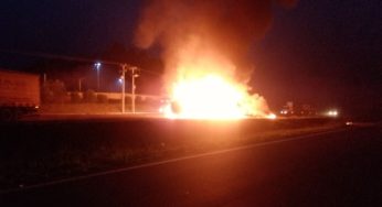 Veículo é consumido por incêndio na BR-376 e interdita parcialmente a rodovia