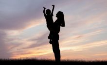 Leis e projetos fortalecem direitos das mães no Paraná