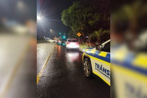 Motorista embriagado causa engavetamento 00 Boca no Trombone Motorista embriagado causa engavetamento 00