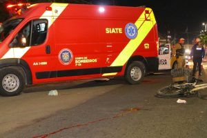 Grave acidente entre moto e bicicleta deixa dois feridos em avenida de Ponta Grossa Boca no Trombone Grave acidente entre moto e bicicleta deixa dois feridos em avenida de Ponta Grossa