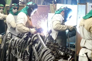 Indústria e serviços se destacam na geração de empregos