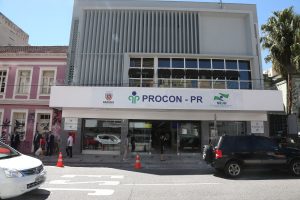 Caso o beneficiário não possua acesso à internet, a recomendação é agendar atendimento presencial pelo telefone 135