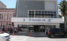 Caso o beneficiário não possua acesso à internet, a recomendação é agendar atendimento presencial pelo telefone 135