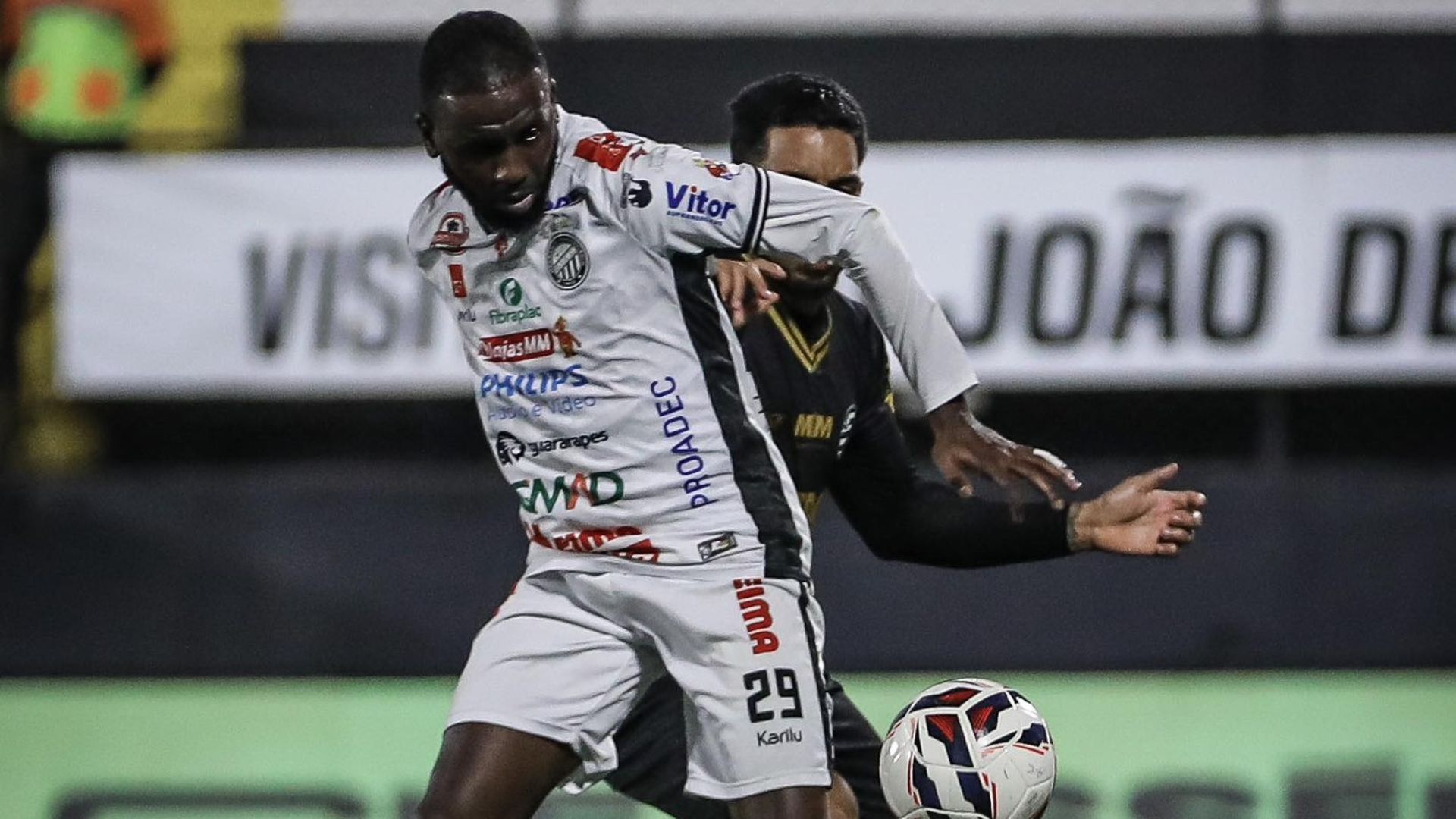 Fantasma tenta encerrar sequência sem vitórias na estreia de Alex de Souza, contra o vice-líder Novorizontino, em noite fria no Germano Krüger.