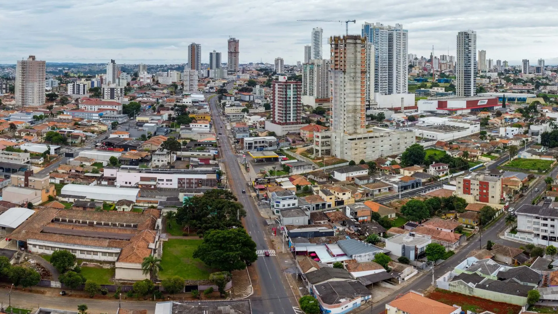 PG é a sexta cidade com maior saldo de empresas abertas no Paraná