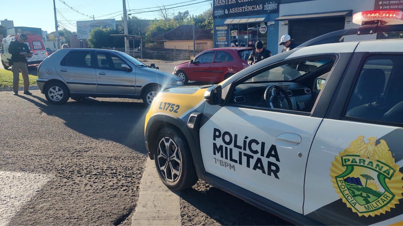 Batida entre carros deixa criança ferida_Ponta Grossa