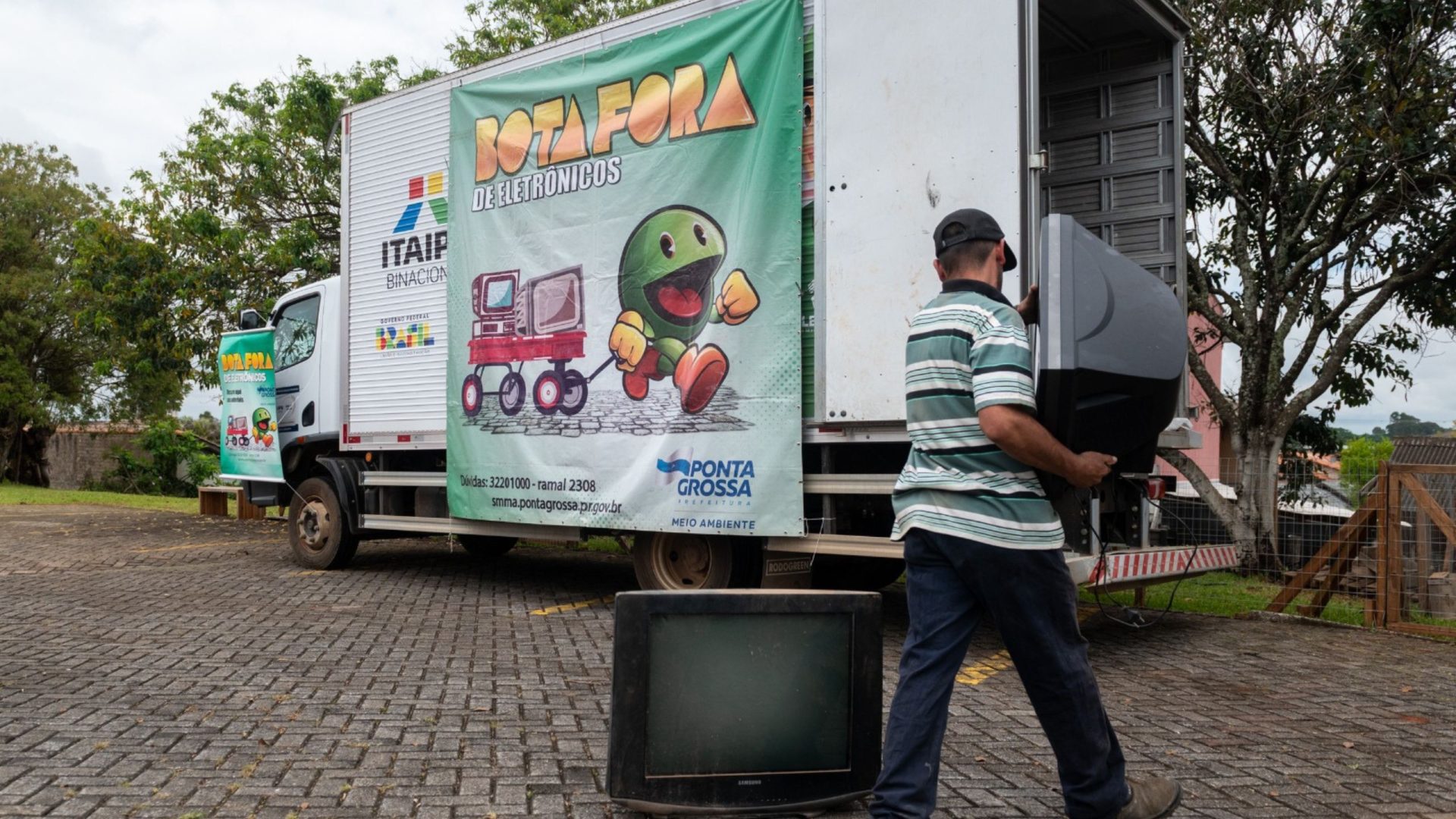 Semana do resíduo zero em Ponta Grossa: Ação de bota fora de eletrônicos e recicláveis