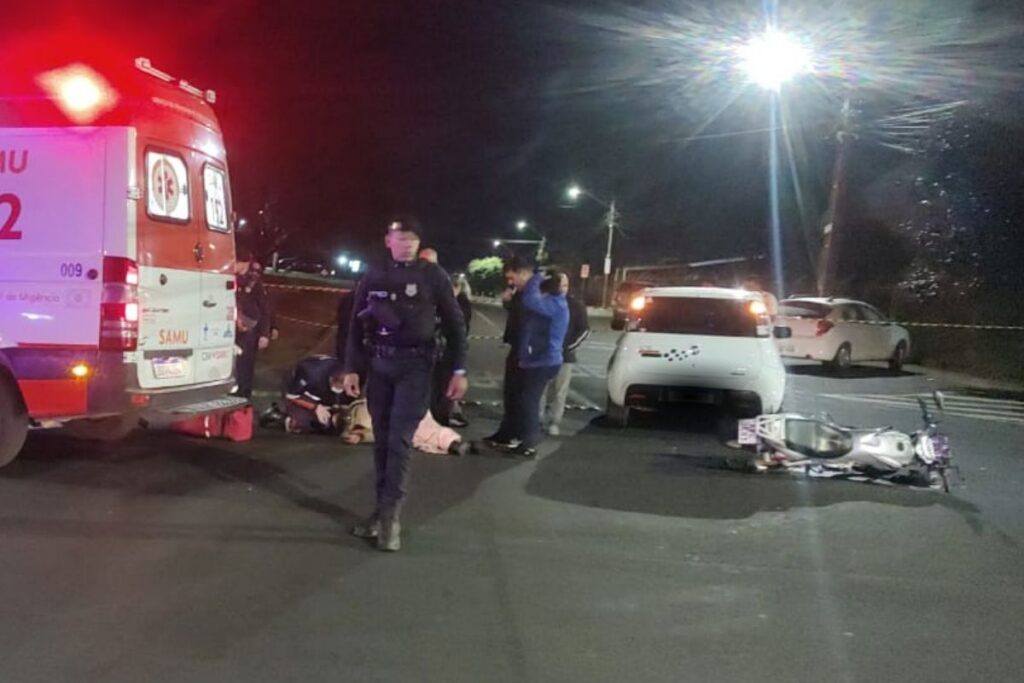 Motociclista fica ferida em colisão com carro de aplicativo na vila 31 de março em Ponta Grossa