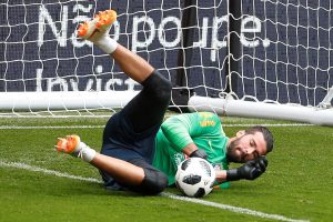 Alisson diz estar “100%” preparado para estreia do Brasil na Copa
