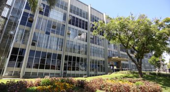 Elizabeth faz mudanças no Governo e promete mais eficiência