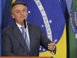 Bolsonaro lidera intenções de voto para 2026, mas Lula tem empates técnicos com Michele e Tárcisio  Bolsonaro lidera intenções de voto para 2026, mas Lula tem empates técnicos com Michele e Tárcisio